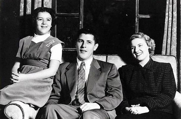 Ann, Stanley and Madelyn Dunham Pictured: Ann, Stanley and Madelyn Dunham