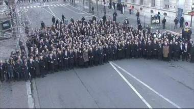 http://www.moonofalabama.org/images4/Paris-photoop.jpg
