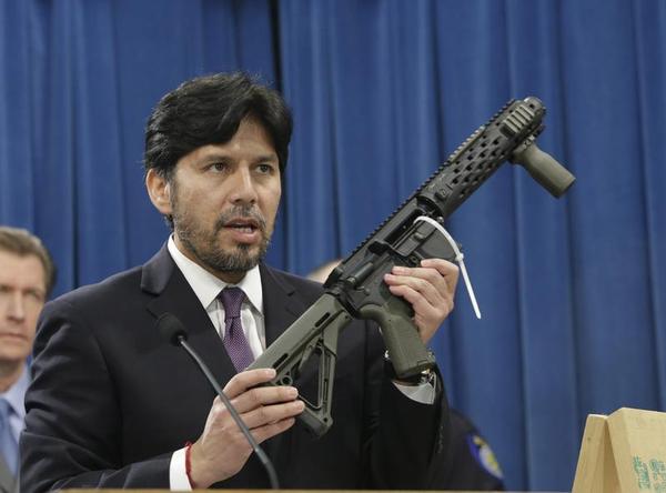 Kevin de Leon Anti Gun Senator Is Being Mocked Relentlessly After He Warned of 30 Magazine Clips in Embarrassing Video