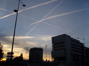 Chemtrail_Paris_30.10.06 Chemtrails Over Paris