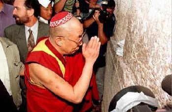 dali_kippah His holiness, the Dalai Lama, wearing a yarmulke as he prays at the Western Wall