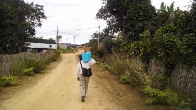A Jepelacio resident carries a blue jerrycan with 20 litres of Jepe water along one of the dusty but clean streets of this town in the Peruvian Amazon, a healthful routine many families carry out daily. Credit: Milagros Salazar/IPS
