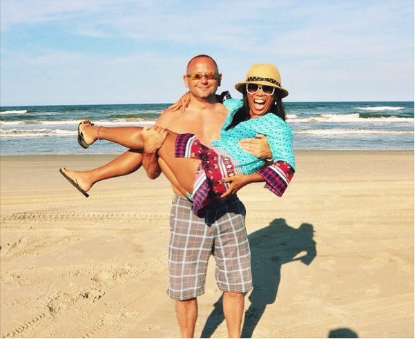 JP Morgan executive director Julian Knott blasted his wife Alita to death with a shotgun before turning the gun on himself.