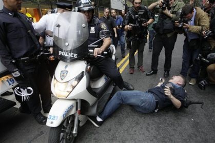 wall street protest6 Violence Breaks Out During Occupy Wall Street March Toward New York Stock Exchange